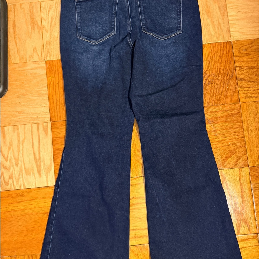 Good American DOLLY JOLEANS FLARE JEANS | INDIGO1020 - Picture 3 of 4